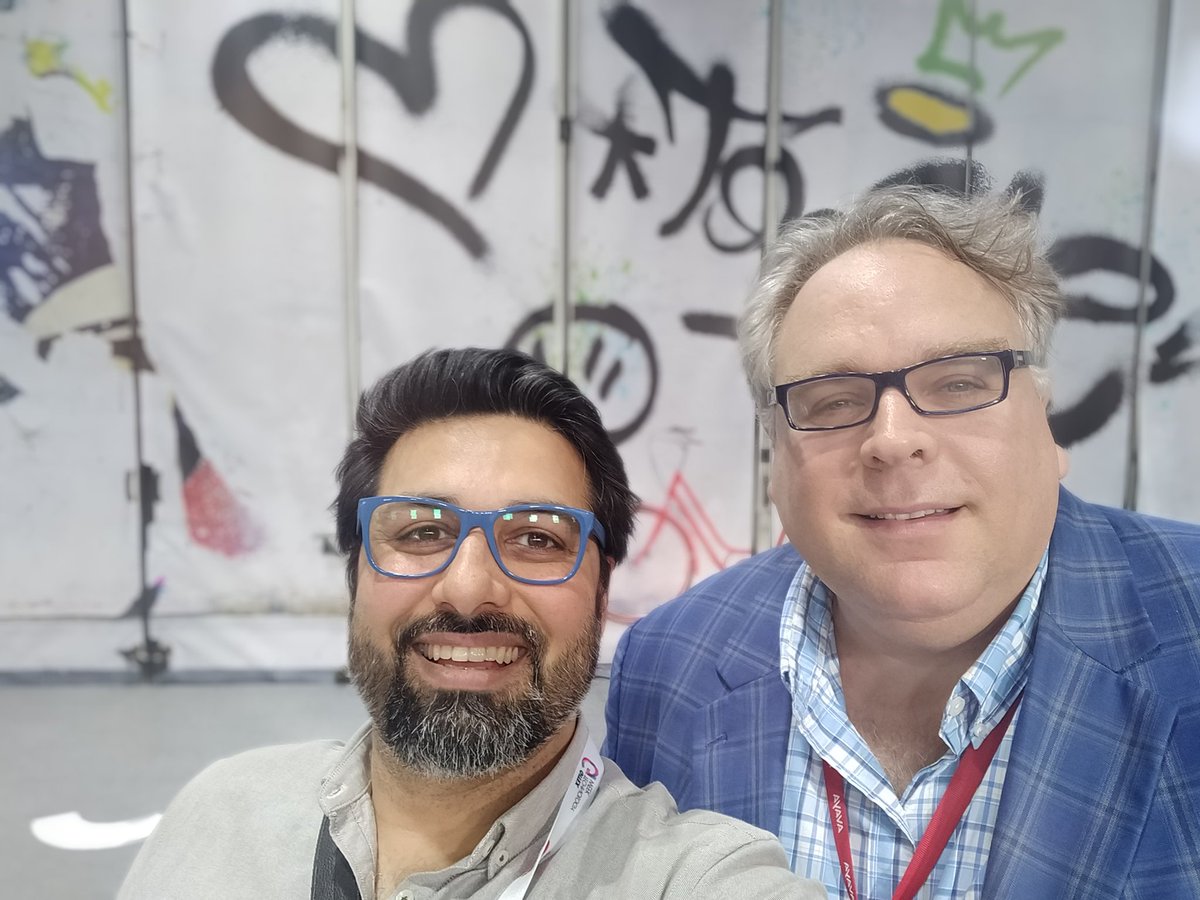 JJBaybee's tweet image. You know those moments, when you meet someone you truly follow appears right in front of you.

Yeah, this is how you react!

Nice meeting you @evankirstel. 

#GITEX2019 #GitexTechWeek2019 #GITEXFutureStars
