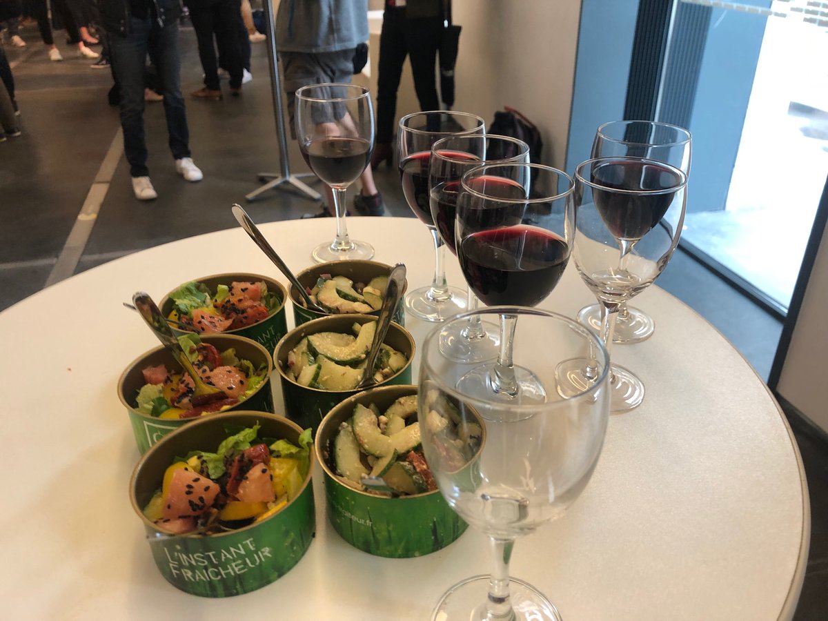 dioscuri's tweet photo. Wine at lunchtime - a very nice aspect of ⁦@MindsandTech19! I would love to appropriate it for our next ⁦@CFIminds⁩ conference, but maybe the Anglosphere doesn’t have the right ‘cultural scaffolding’ and people would overindulge and fall asleep in the afternoon session https://t.co/WJmT9cXMtP