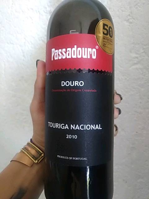 Veja s&oacute; este vinho. Estou atribuindo 3 de 5 estrelas com o aplicativo @Vivino:https://t.co/APXPej3jtj