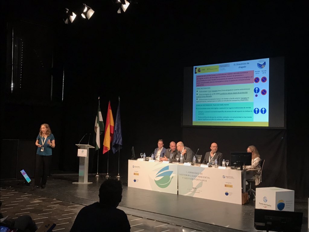 APHSostenible's tweet photo. Marta Martínez-Gil Pardo de Vera nos explica las “estrategias marinas y regulación normativa de la gestión de dragados en Puertos Españoles” #APHuelvaSostenible @mitecogob https://t.co/SRSYQsdWxq