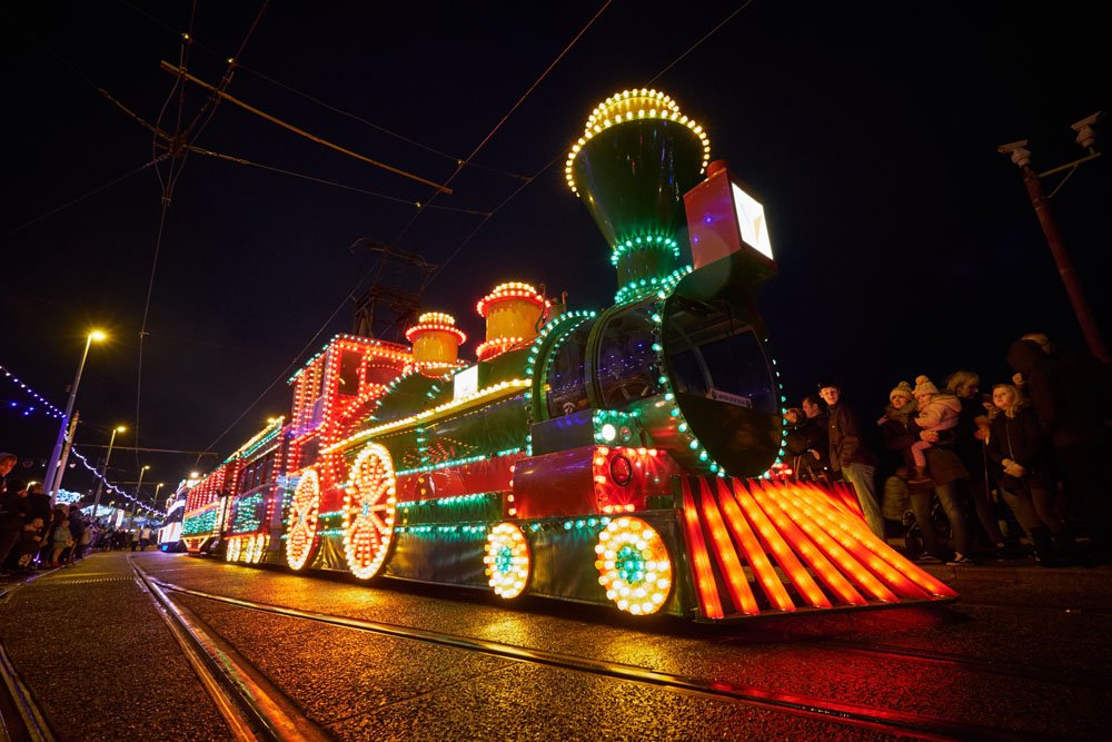 Carnival of the Lights (24 October) is a unique illuminated tram parade showcasing Blackpool’s rich heritage with a fleet of illuminated trams travelling in along Blackpool Promenade, accompanied by carnival performers and huge, illuminated critters! visitblackpool.com/things-to-do/c…