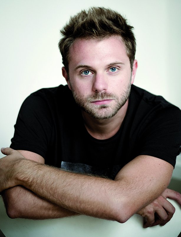 Esta tarde estará en el club Paolo Giordano. El autor de La soledad de los números primos presentará Conquistar el cielo. Invitaciones en Zapatería,49 o en Mundo DN  mundodn.es/checkout/cart/