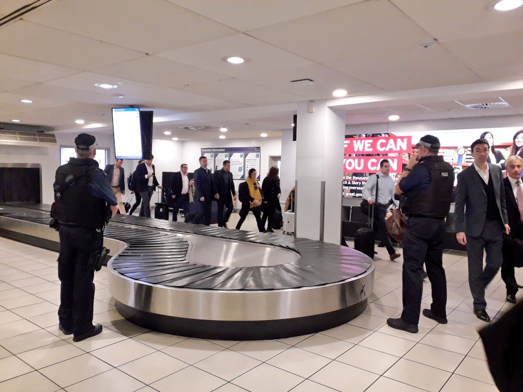 MPSCityAirport's tweet photo. Welcoming arriving & departing passengers @LondonCityAir #powerofhello #welcome #ProjectServator https://t.co/Q7wwbmquJc