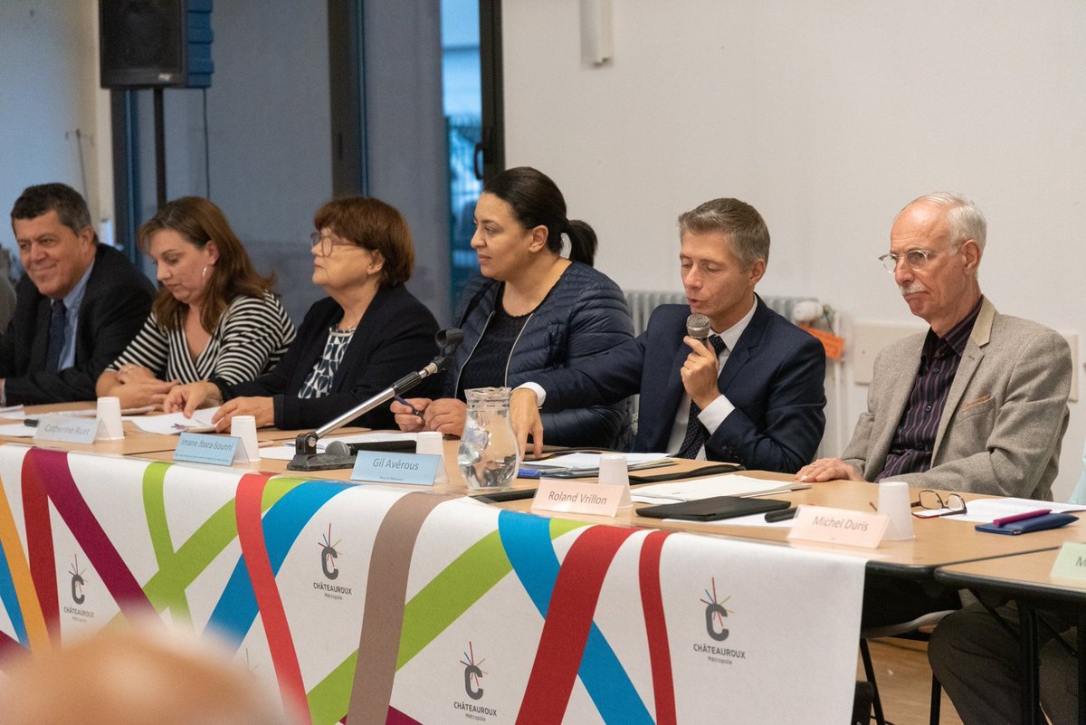 Chateauroux36's tweet photo. La 15e #assemblée #plénière des #Conseils de #GrandQuartier s’est déroulée hier soir, à la Maison de #QuartierEst. #Châteauroux https://t.co/W5andRR013