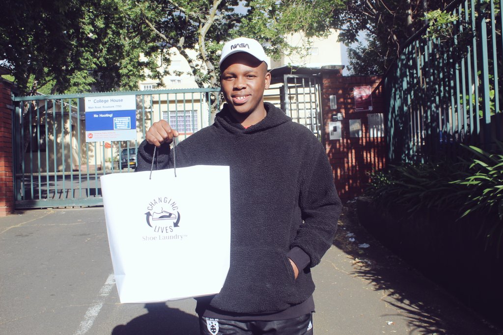 CShoelaundry's tweet photo. Happy people. https://t.co/vyl91W14IV