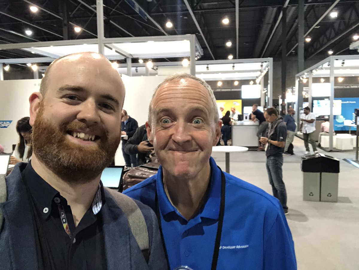 Look who I found - it’s the @SAPdevs expert himself @qmacro !! Always great to catchup @SAPMentors #SAPTechEd