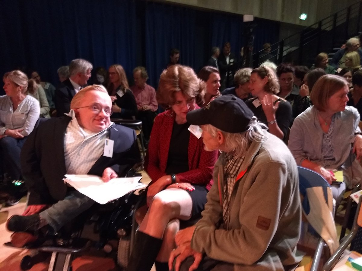 De drie superbezoekers van het congres #clientondrrsyeuning vertellen elkaar wat ze van vandaag verwachten