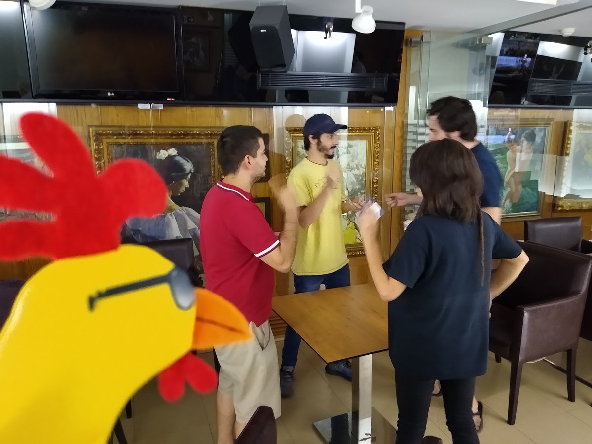 bazar_iglesias's tweet photo. Os dejamos unas fotos de la demostración de #FunkyPollo de @Mercurio_Juegos (aunque también se colo #DiceAcademy) que hicimos en @ContinentalGr ¡Gracias por venir! https://t.co/LusU1XAGo3