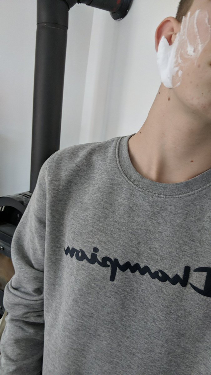 DailyNils's tweet photo. Danke @theGomze für den Rasierschaum https://t.co/h8vgoCzkAF
