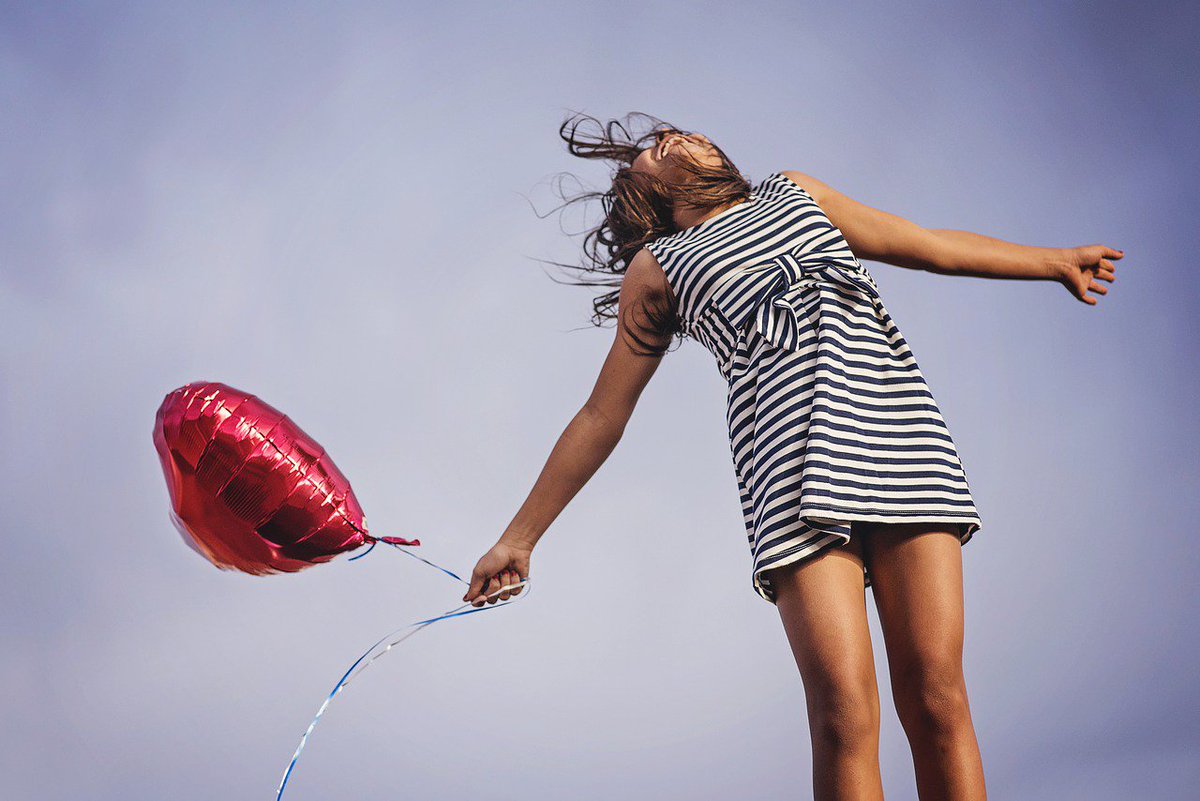 Bij een burn-out ben je eigenlijk gewoon niet lief voor jezelf. Je wilt perfect zijn. En je past je aan aan de eisen van anderen. Dat doe je al zo lang, dat je niet beter weet. Daardoor weet je niet eens meer wat je zelf wilt.

stressplein.nl/hoe-kun-je-lie…