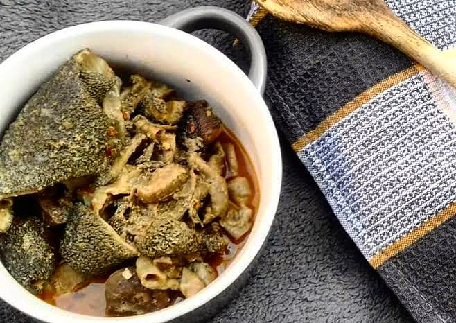 AfricanchefSA's tweet photo. It is #MogoduMonday at #AfricanChef all day today at 20% off sit in only. You also get Castle lite and Brutal fruit for R20 only (Between 5pm-9pm) https://t.co/vMk1j98M8K