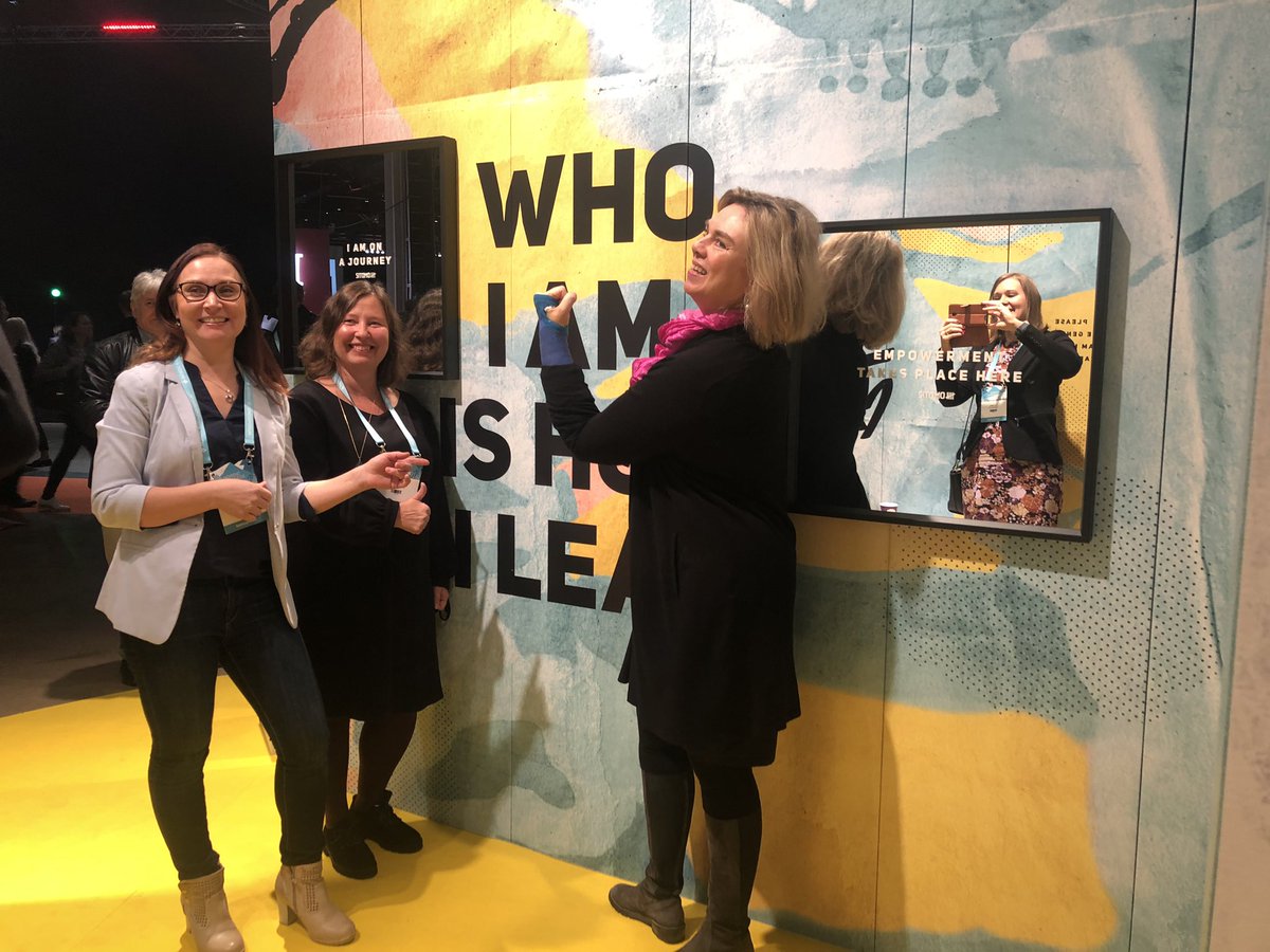 Haaga-Helian naiset kopissa <a href="/Sitouttaja/">Sitomo</a> ständillä! #NBForum2019 ! ”Who I am is how I lead” 👌😚 #braveleader #1000johtajaa #sitomo #täyttätyöelämää <a href="/HAAGAHELIAamk/">Haaga-Helia AMK</a>