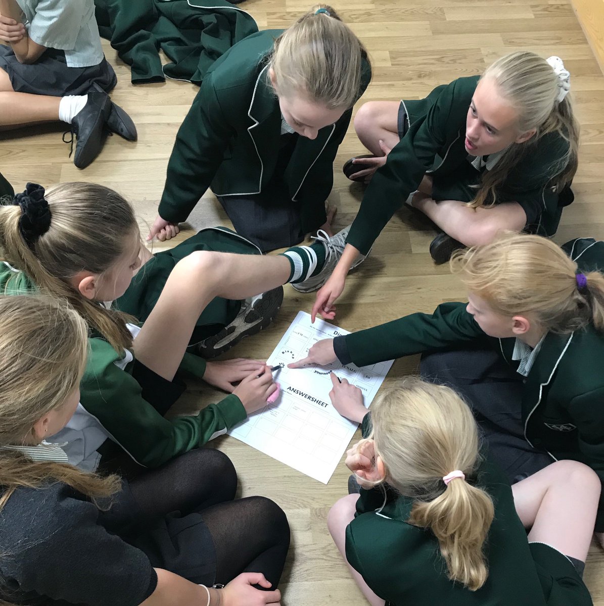 Year 7 are having a wonderful time with their <a href="/SHSYear8/">@SHSYear8</a> Big Sisters! #collaboration #scopeday <a href="/SurbitonHigh/">Surbiton High School</a>