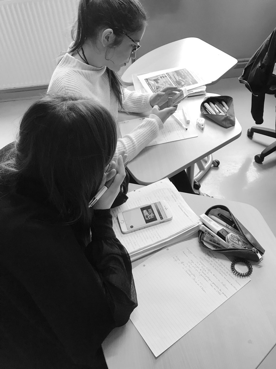 LbaLettres's tweet photo. ▶️ Expérimentation en @BTSCOM_LBA de la classe modulable, particulièrement adaptée aux activités de recherche et production conduites en équipes.  🎯Analyse de campagnes publicitaires, préparation d’un oral à l’appui d’un support de com’ créatif #tablette #byod 💻 @ https://t.co/OR8R0ts5i8