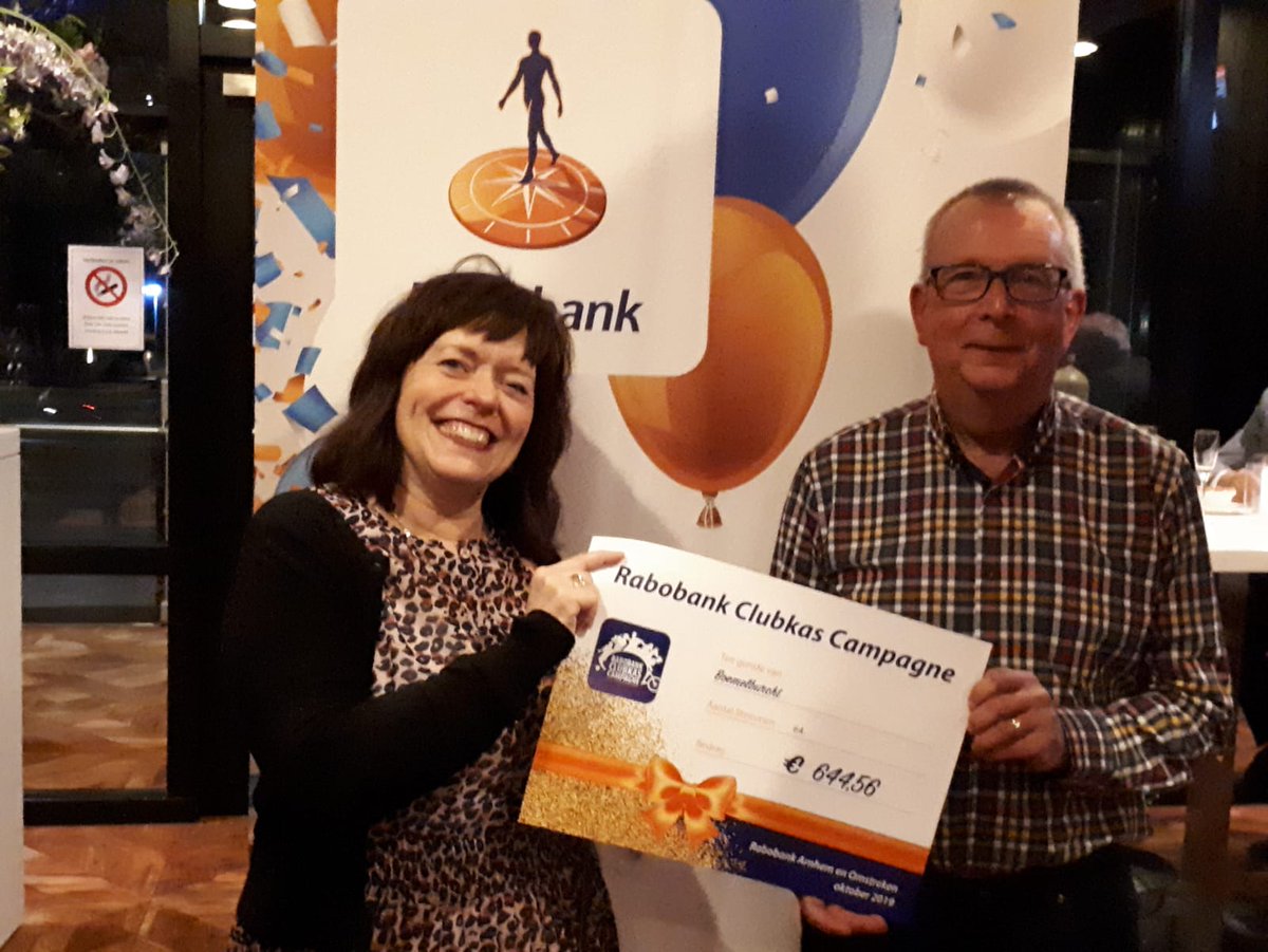 Gisteravond weer een mooie cheque mogen ontvangen van de Rabo Clubkascampagne. Dankzij stemmen van onze leden/leden Rabobank dit mooie bedrag in ontvangst mogen nemen! #dankbaar #carnavaliseenfeestvoorjongenoud #Boemelburcht #Raboclubkascampagne #Wienietwaagt...