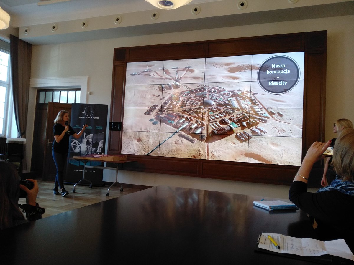 juspelc's tweet photo. Oto jest! Konferencja za nami, a nasza baza ujrzała światło dziennie!

Jest moc, za dwa dni wylot na #MarsColonyPrize

#mars #kosmos #konkurs #konferencjaprasowa #media #projekt https://t.co/0AOp4JeFHS