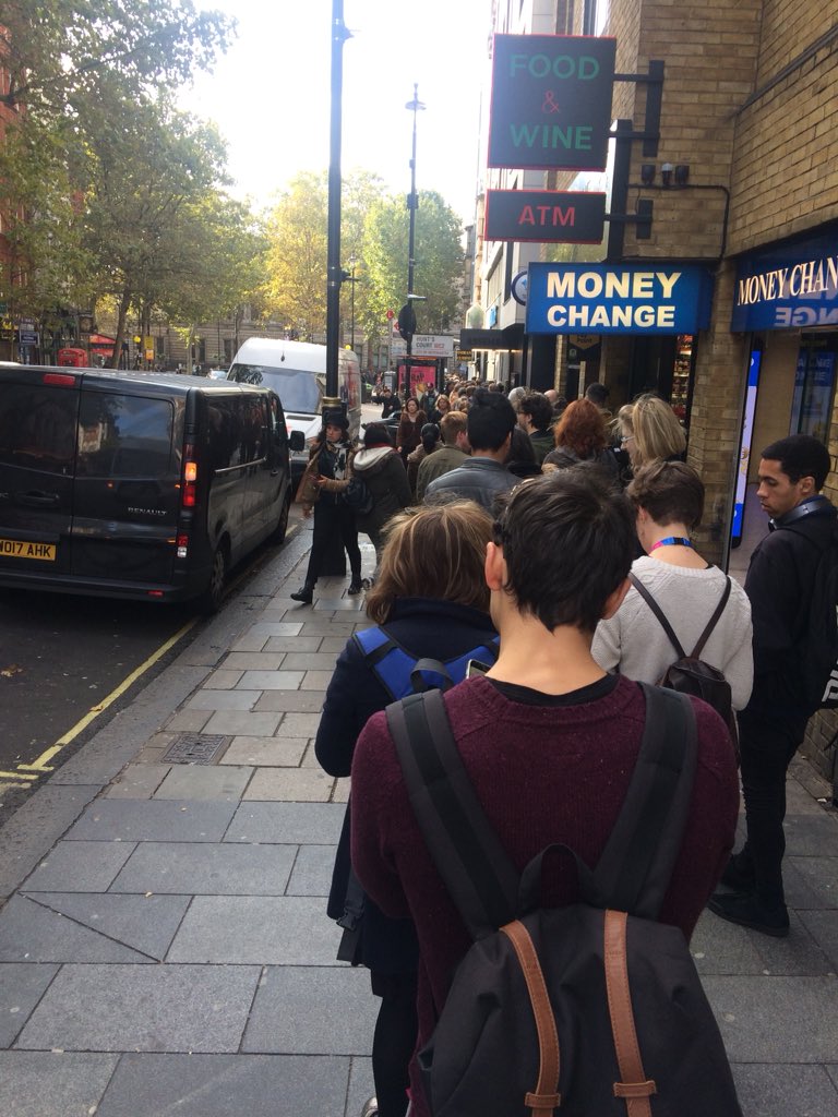 FilmFan1971's tweet image. So, this is the very back of the queue for Knives Out - it basically loops around the cinema, right back to Bear Street. #LFF #queuetheory