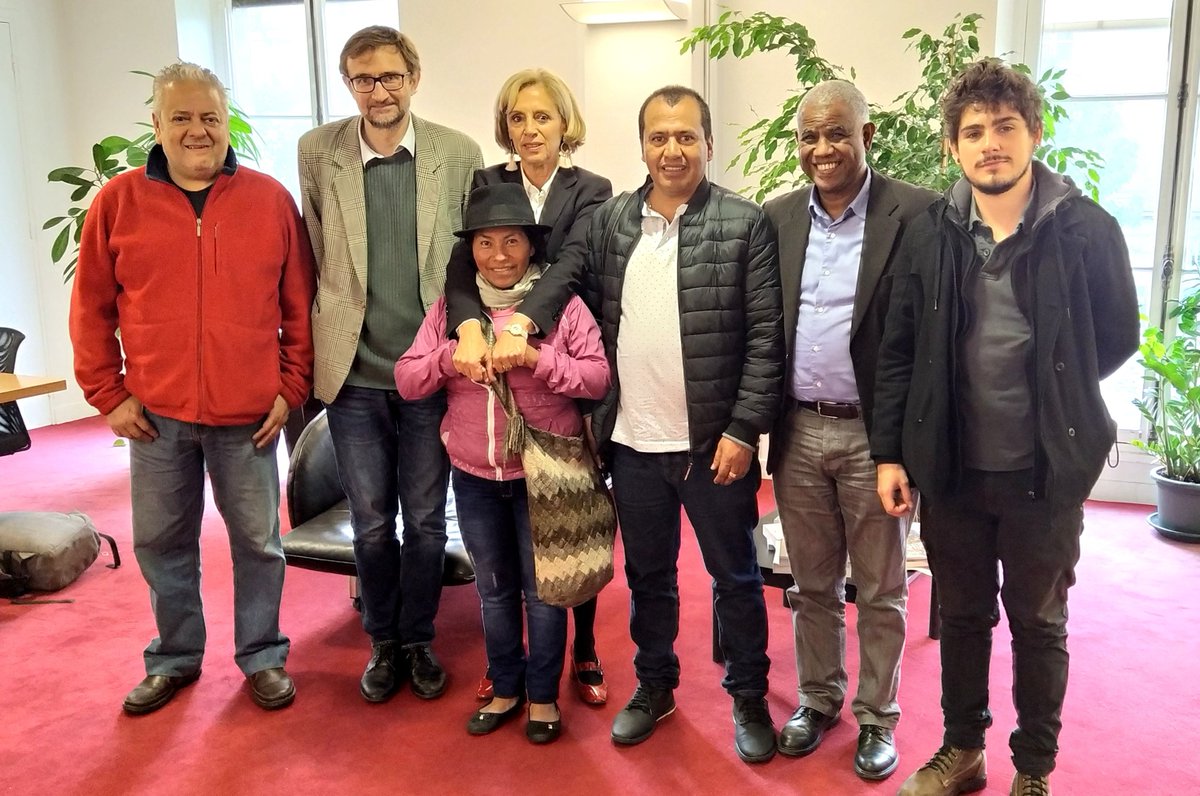LesEcolos_Paris's tweet photo. Les écologistes rappellent leur soutien à l’effectivité de l’accord de paix signé en #Colombie le 24/11/2016 mettant fin à plus de 50 ans de conflit armé.

✊ Maria Perdomo, Samuel Tumbo et Antonio Ventura, représentant.e.s des peuples autochtones de la région de #Caula https://t.co/kU8lKEYvWx