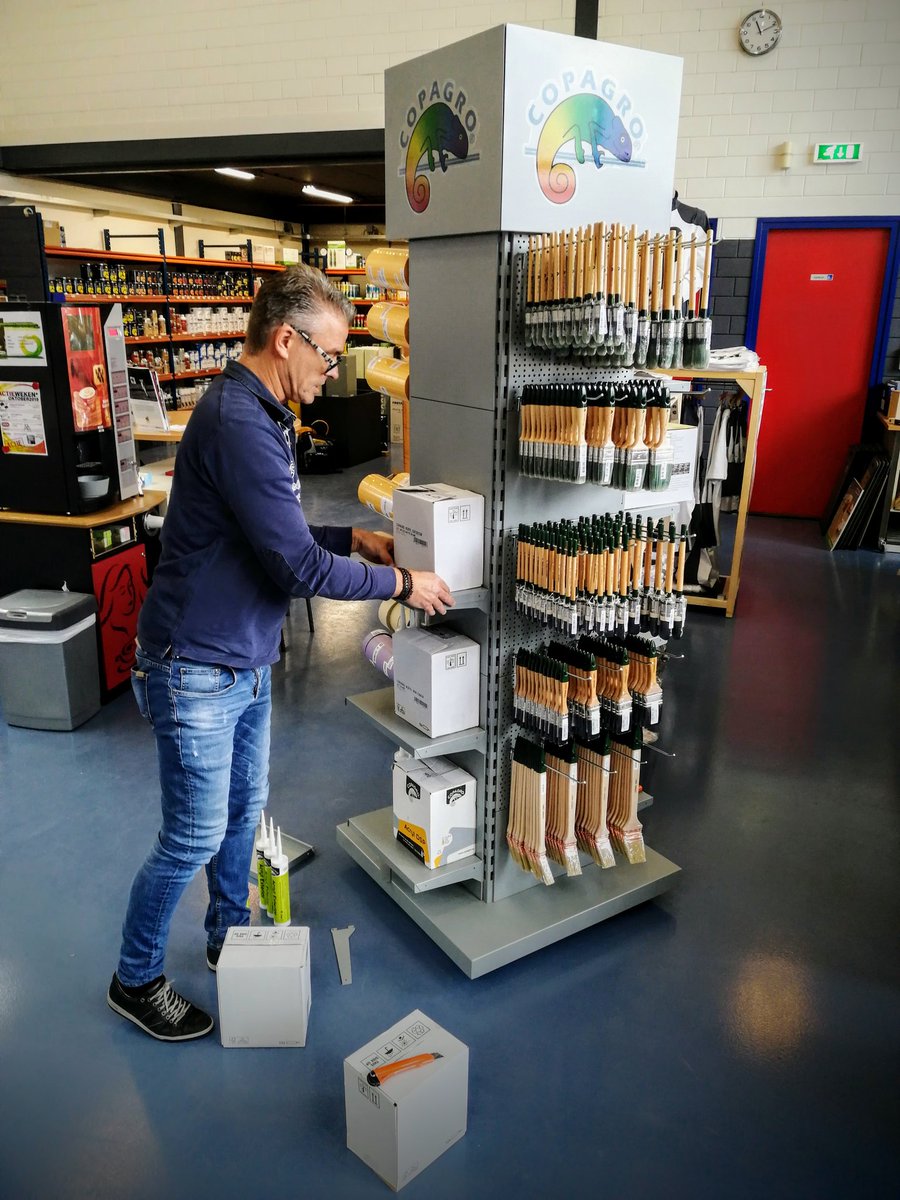 marcelpach's tweet photo. Ook bij @HabecoBV #Ede staat 'ie bijna. @kok_leon is druk bezig de #copagro totem neer te zetten. https://t.co/6ddMiWLvGZ