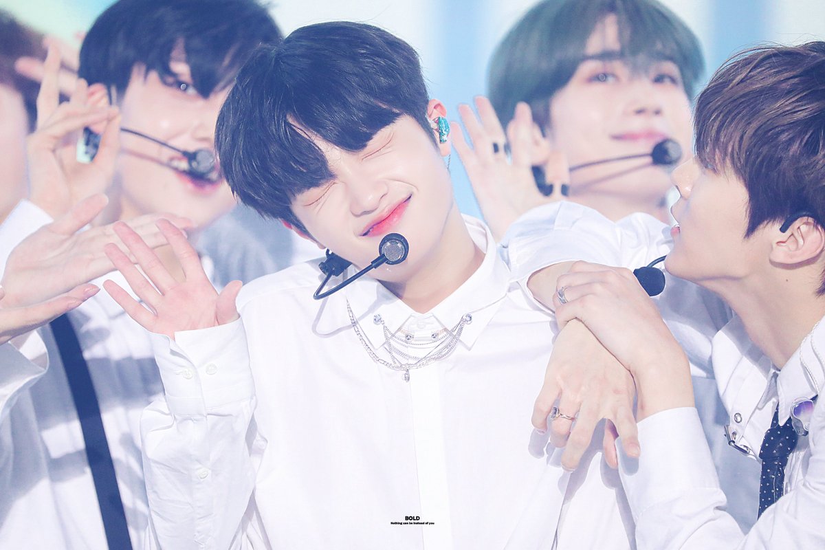 BOLD_0909's tweet photo. 191006 SMUF 서뮤페 HQ 

동표는 좋겠다 거울 보면 동표가 보여서🌸

#손동표 #엑스원 #x1 https://t.co/Alr64INJHX