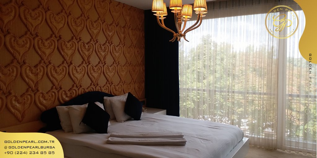 Bütün bütçelere uyan odamız ,balkon ve king boyu yatakla parlıyor ve misafirlerini şahane bursa güzel kısmını manzarasıyla şımartıyor ،her sabah yeni gün doğduğunu ilan eden altın güneş ışınından zevk !