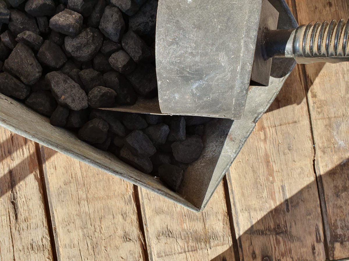 ReginaldBallum's tweet image. Time to get toastie! Treat your fireside to a little revamp with these 1950&apos;s coal scuttles - the perfect fireside companion.
#logstorage #fireside #decorativeantiques #industrialstyle #winterwarmer #homedecor #interiorinspo #antiqueshop #reginaldballum #worthing