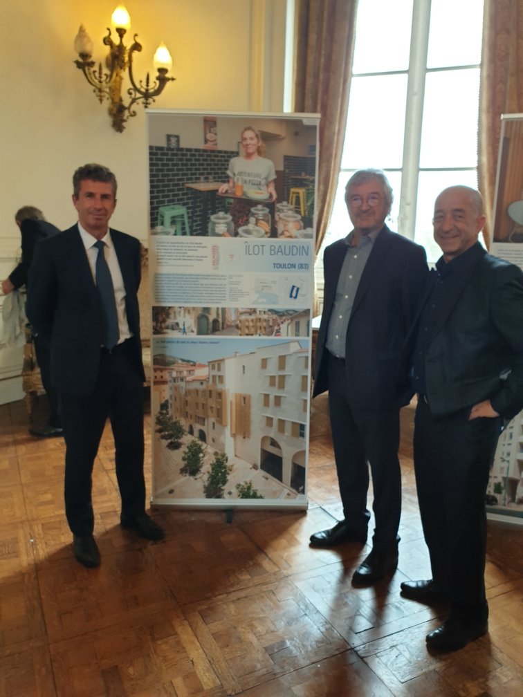 Erilia_Officiel's tweet photo. #Erilia est fière de recevoir avec H&amp;A Architectes le Grand Prix du Jury du Palmarès Régional de l'Habitat 2019 pour le projet Îlot Baudin. Avec cette opération de réhabilitation dans le centre ancien de #Toulon, c'est tout un quartier qui reprend vie ! #logementsocial 👧👴👱👶 https://t.co/VsmsagYTW8