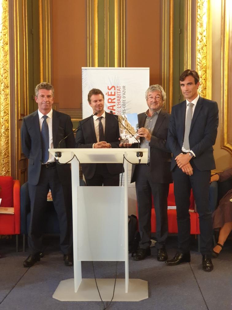 Erilia_Officiel's tweet photo. #Erilia est fière de recevoir avec H&amp;A Architectes le Grand Prix du Jury du Palmarès Régional de l'Habitat 2019 pour le projet Îlot Baudin. Avec cette opération de réhabilitation dans le centre ancien de #Toulon, c'est tout un quartier qui reprend vie ! #logementsocial 👧👴👱👶 https://t.co/VsmsagYTW8