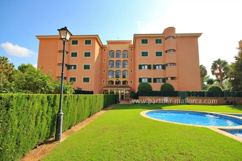 PartnerMallorca's tweet image. Цена: 395.000 € Великолепная квартира в комплексе с бассейном. Площадь 181м2, терраса, 2 гостиных, отдельная оборудованная кухня с прачечной, 3 спальни, 2 ванные комнаты, туалет, камин, электрическое отопление, 2 парковки- подземная и наземная. #пальмадемайорка #Майорка