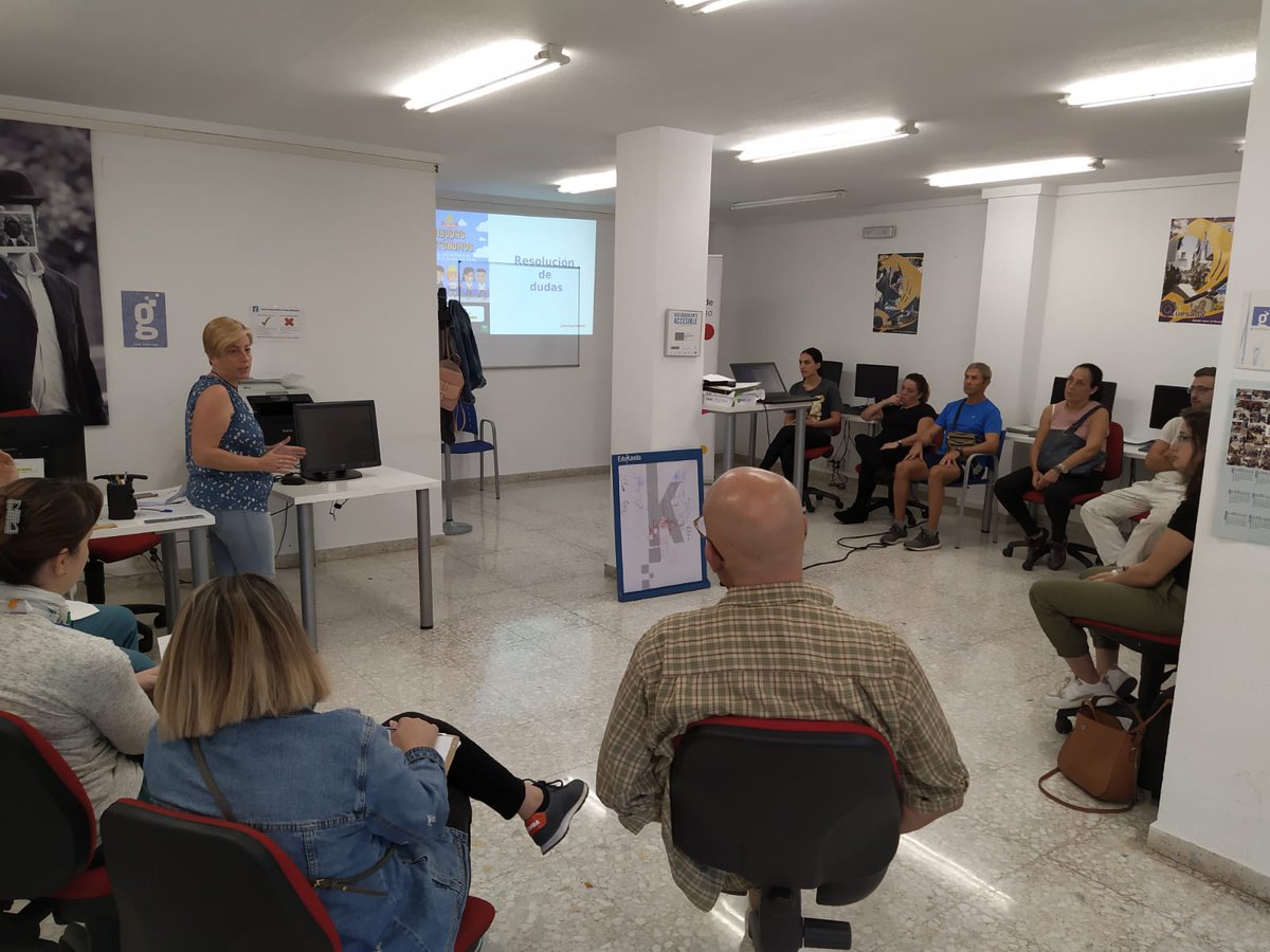 QuesadaVuela's tweet photo. Jornada en #Guadalinfo #Quesada con #CADECazorla. Dirigida a nuevos autónomos/as. Nuevos incentivo, Usos del #CertificadoDigital y Notificaciones Electrónicas #eAdministracion. @RedGuadalinfo https://t.co/1WCmAI8gny