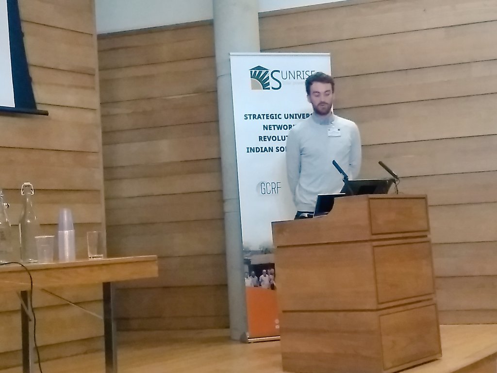 SUNRISEnet1's tweet image. Josh Greatorex-Davies,  one of our SUNRISE PhD students @SUEngineering on using aeroponics in #ActiveBuildings in developing countries.
#Aeroponics = growing food plants in humid air without use of soil, which requires less space, water &amp;amp; nutrients

#SolarPowerForAll