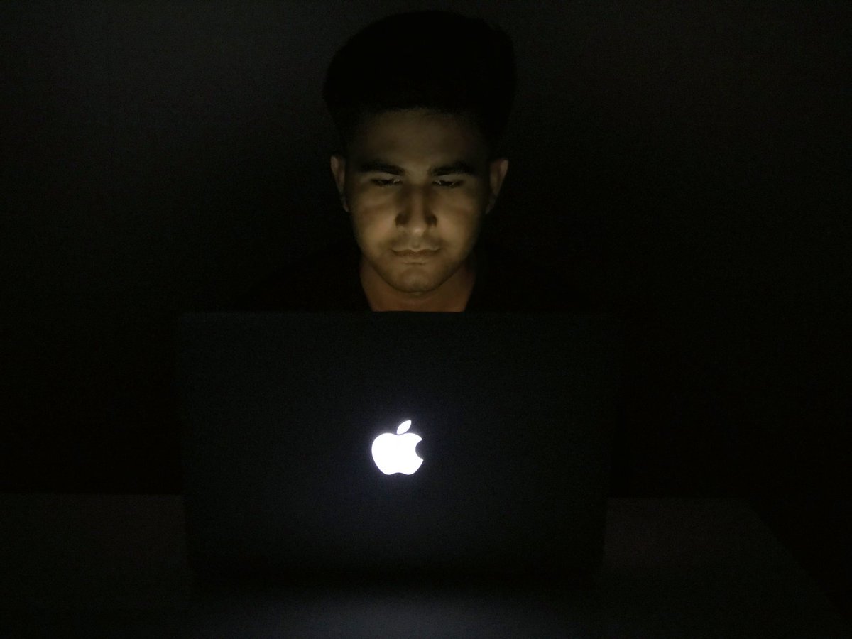 the_Gouri's tweet photo. #worklatenight #MacBook https://t.co/53HCq8sTdF