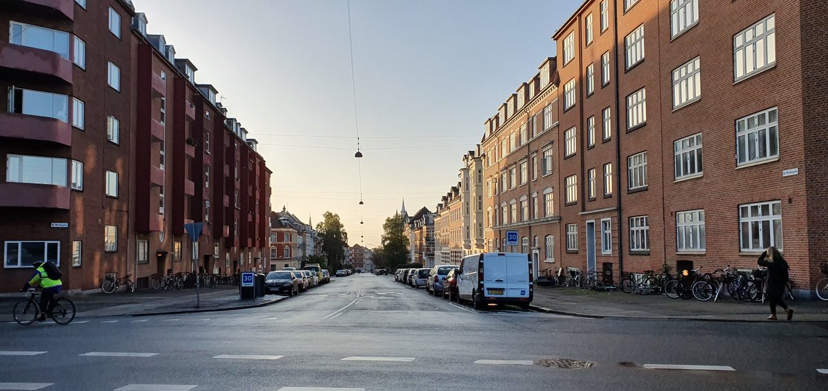 Farmerswifetash's tweet photo. Just had a fantastic meeting at Aarhus University with Deby from #Cellugy - they are making home compostible plastic (food safe) from food waste. Exciting times ahead! #nuffieldfarming #nuffieldag #nuffield19 #waronwaste #circulareconomy #sustainablepackaging https://t.co/9qHDon6Ahv
