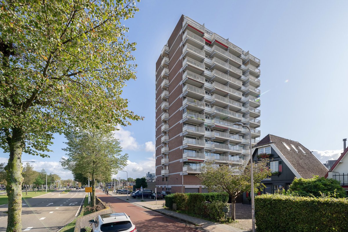 Compleet gerenoveerd #appartement op loopafstand van de #binnenstad van #Zwolle met prachtig uitzicht! Deze woning aan Willemsvaart 1 beschikt over 3 slaapkamers en de mogelijkheid tot aankoop van dubbele garage op de begane grond. Geïnteresseerd? Neem contact op via 038 2022078