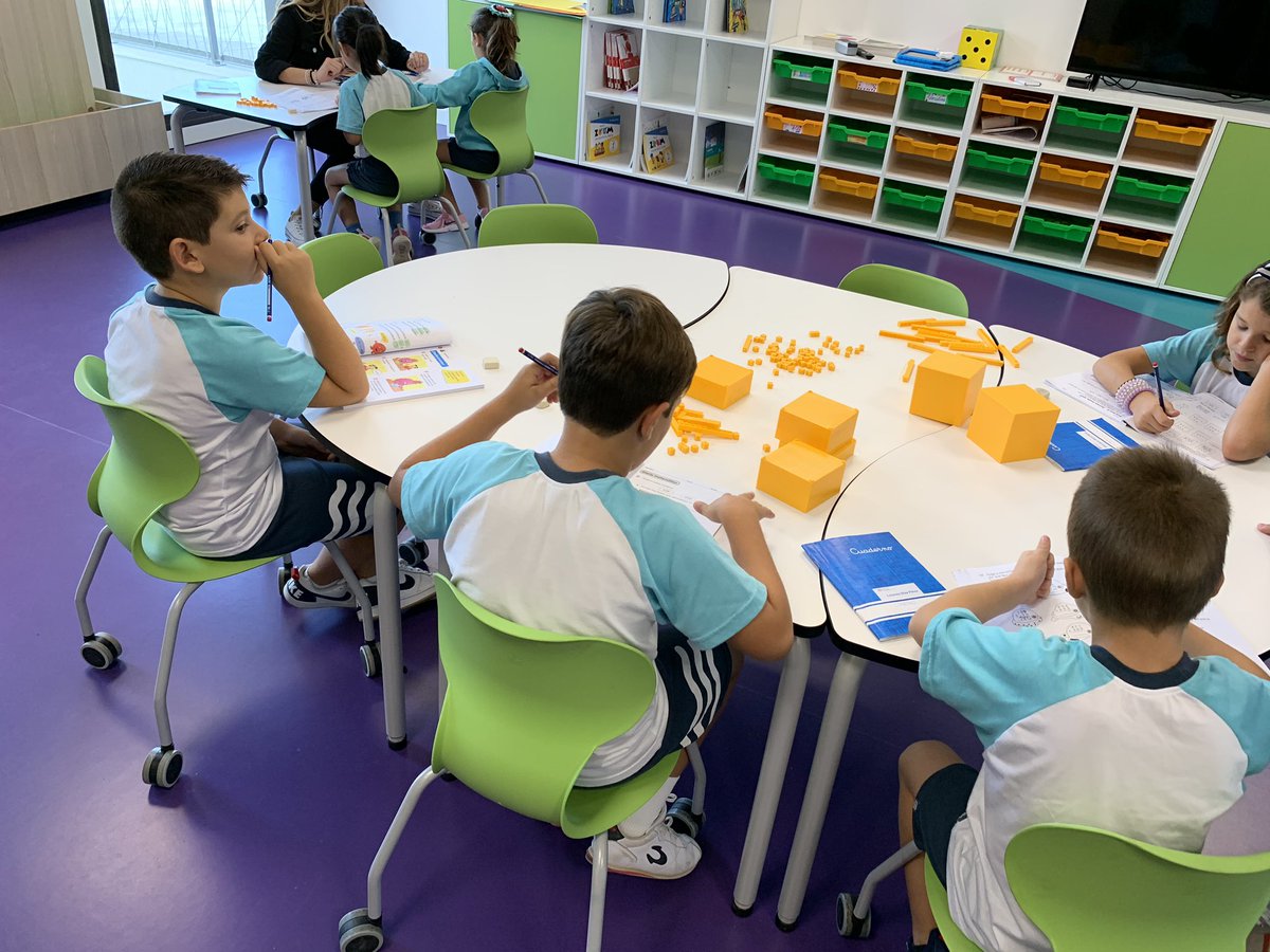 menchugarralon's tweet photo. ¿Hay coles en España diferentes? ¿Preparan a los alumnos para aprender mejor desde cómo están diseñados? ¡A mí desde luego me han entrado ganas de dar clase aquí y de tener un cole como este! Con @navarropareja en #ElValleDelGuadalentinSchool #Lorca #Murcia https://t.co/QZmlYQ4b0q