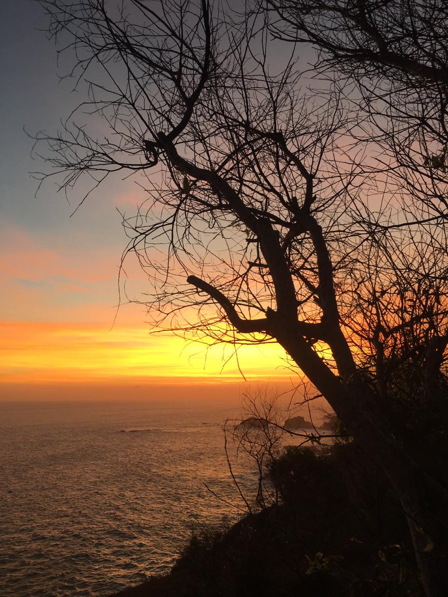 Yg datang cuma mampir pasti selalu berekesan iya itu dia sunset ~