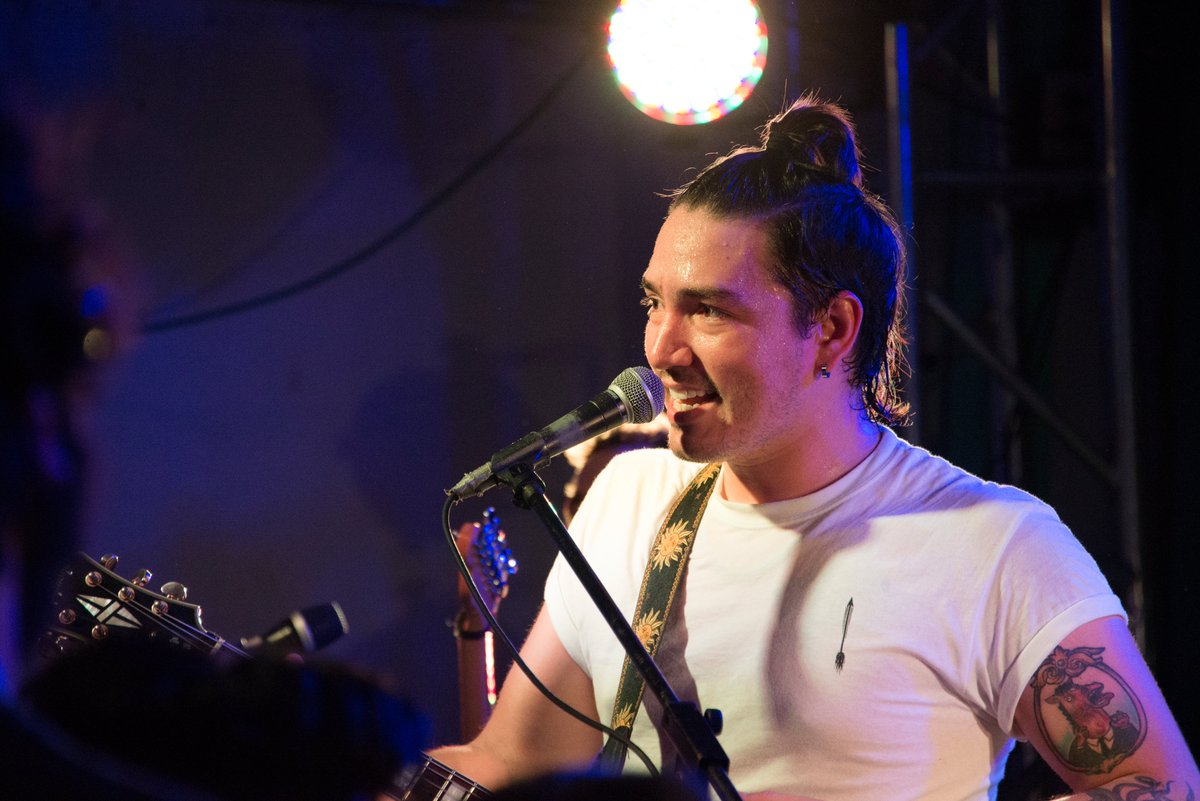 guacamole_entmt's tweet photo. Así se vivió la presentación de @FlechaAlAire y @barneygombocdmx en MTY 🤠

📸: Jonathan Reta https://t.co/hNI6MMCQAe