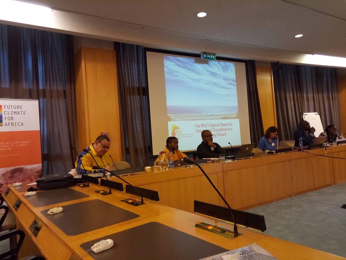 kobengkyereh's tweet photo. A cross section of participants; academia,media,community project officers explore how to co-opt the #IPCC report into national development agenda for needed #ClimateAction. #MeltingIce is due to rising temperatures nd the sea is claiming land
#ClimateChange #ACRC2019 @cdknetwork https://t.co/F4yodrjsRl