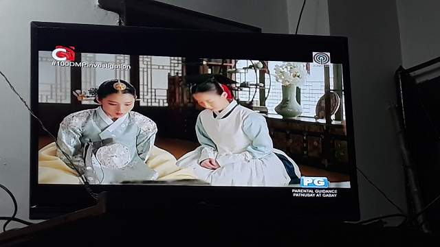 PHIXOVotingTeam's tweet photo. Ayun naman pala ate girl, nahopia ka nga at naasado tapos ganun nangyare? Kawawa naman si prinsipe yul.

Don't forget to use our official hashtag on your tweets. 
#100DMPInvestigation
@weareoneEXO
 #EXO
#DohKyungsoo https://t.co/KWVdS4giRo