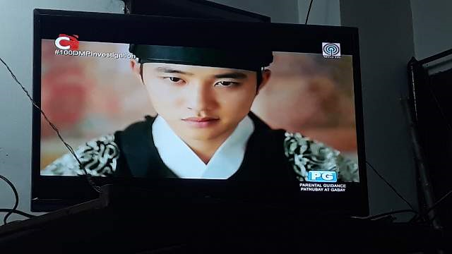 PHIXOVotingTeam's tweet photo. Ayun naman pala ate girl, nahopia ka nga at naasado tapos ganun nangyare? Kawawa naman si prinsipe yul.

Don't forget to use our official hashtag on your tweets. 
#100DMPInvestigation
@weareoneEXO
 #EXO
#DohKyungsoo https://t.co/KWVdS4giRo