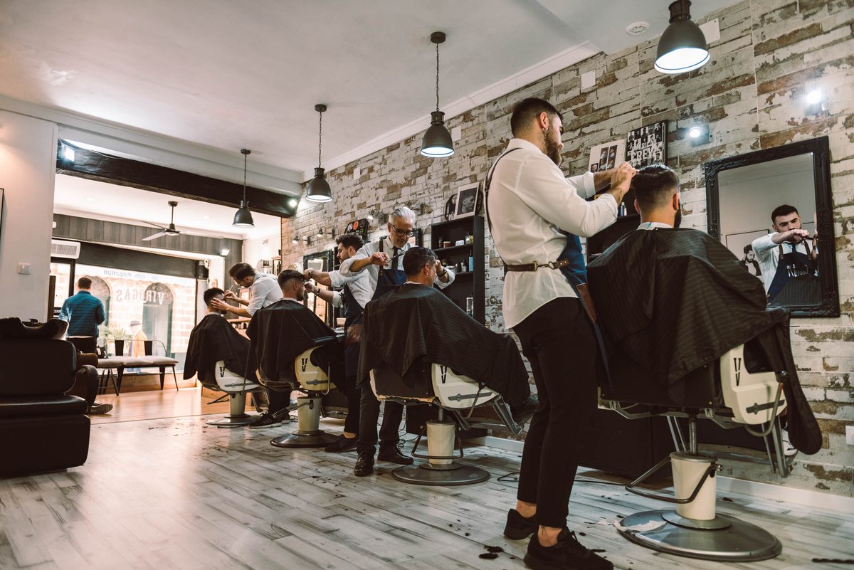 UrbanitasMgz's tweet image. Cádiz: La barbería Virogas opta al galardón de ‘Mejor Barbería Nacional de 2019’ urbanitasmagazine.com/2019/10/cadiz-… @VirogasBarber @DressCodeCom