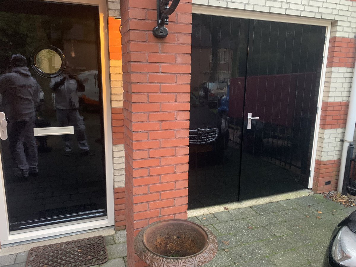 Gewoon zwart/wit... #sikkensvakschilders #zeewolde #hoogglans #sikkens