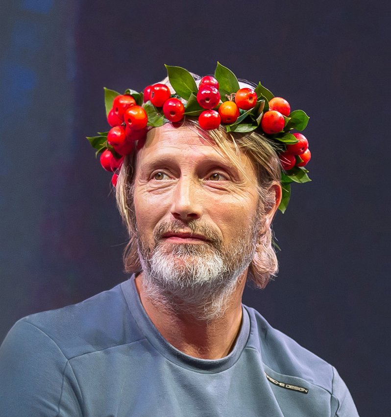 ira7enova's tweet photo. "I'm the happiest fannibal in the Universe!" - season II 😍

#MadsMikkelsen #MadsinMoscow #мадсвмоскве #AppleCrown https://t.co/GFc0ZHtrI8