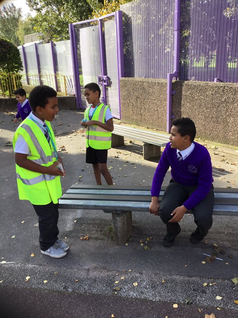 HolyFamilyL8_5T's tweet photo. It’s brilliant to see our playground buddies helping others on the playground! #restorativethinking #wellbeing @LucindaP0well @Re__Thinking https://t.co/eZujDPKl9H