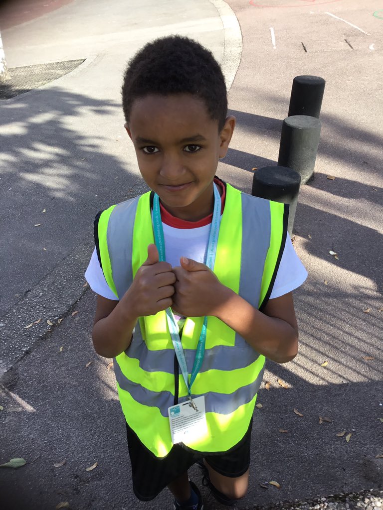 HolyFamilyL8_5T's tweet photo. It’s brilliant to see our playground buddies helping others on the playground! #restorativethinking #wellbeing @LucindaP0well @Re__Thinking https://t.co/eZujDPKl9H