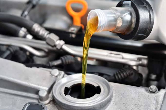 tyrefitng's tweet photo. Can you service your car yourself?

Yes you can 

What do you need to do?

1. Replace engine oil
2. Replace oil filter
3. Blow air filter
4. Clean or replace spark plugs
5. Check level and replace brake fluid and Clutch fluid 

#carcare #WednesdayThoughts #tyrefit #safety https://t.co/eP7RNUfDq5