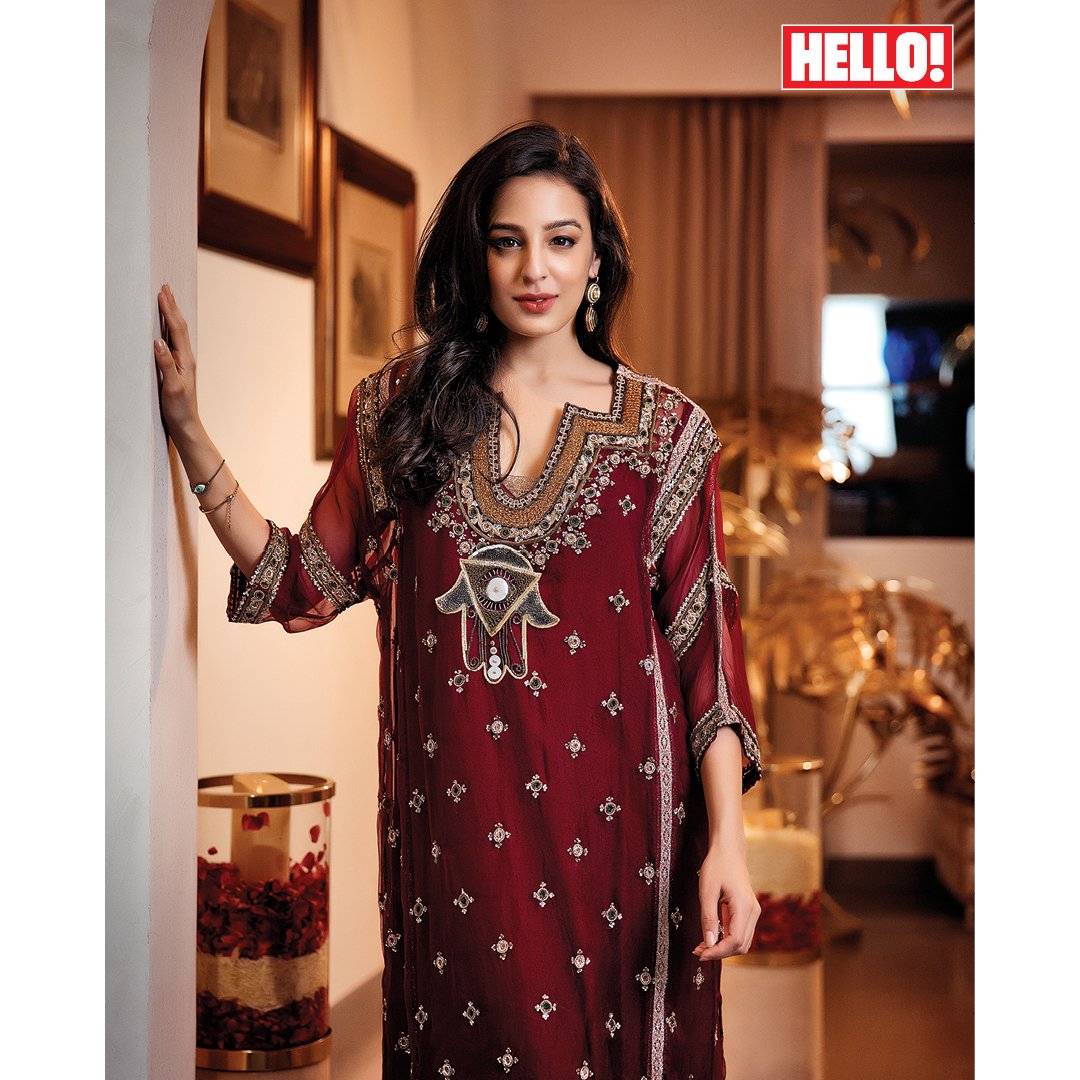 HELLOmagIndia's tweet photo. ‘Though I am serious about design and have strong opinions on aesthetics, I believe everything must elicit joy – I love that my work lets me explore that’ – Tarini Manchanda
#HELLOExclusive #HELLOMagIndia #OctoberIssue #FestiveIssue https://t.co/JFz6lF76ll