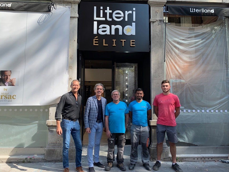 LiterilandE's tweet photo. Pose des enseignes pour notre nouveau magasin au cœur de Lyon. Présentation et suivi du chantier avec notre directeur et notre responsable Showroom.

LiteriLand Elite, la nouvelle dimension du sommeil.
https://t.co/RLNsgtASM1 #bedding #Lyon #literieluxe https://t.co/4u4I0hL17L