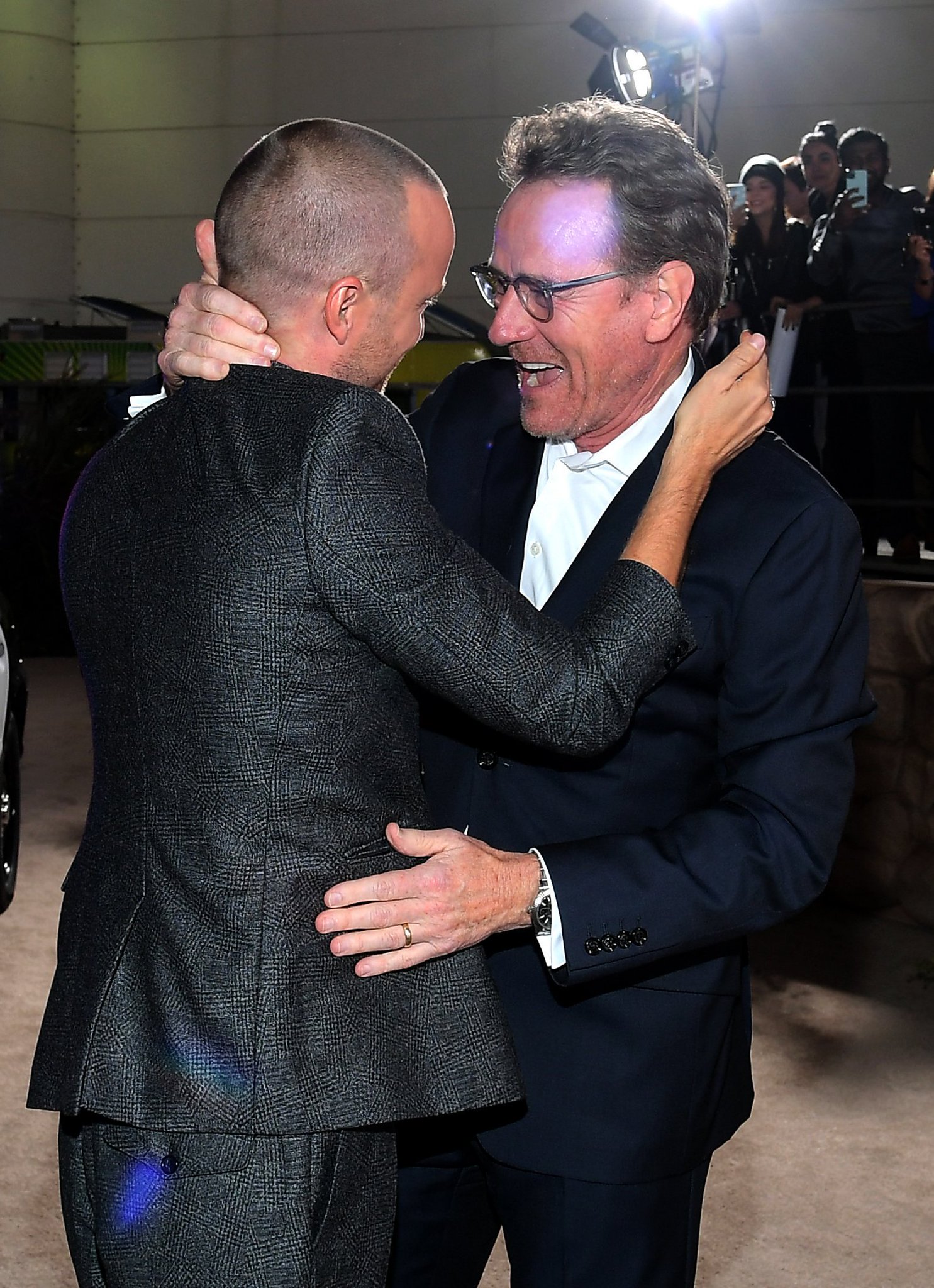 Netflixde On Twitter Finde Jemanden Der Dich So Ansieht Wie Bryancranston Aaronpaul 8 Bei Der Gestrigen Premiere Von El Camino Ein Breaking Bad Film Https T Co C64fxbfvch