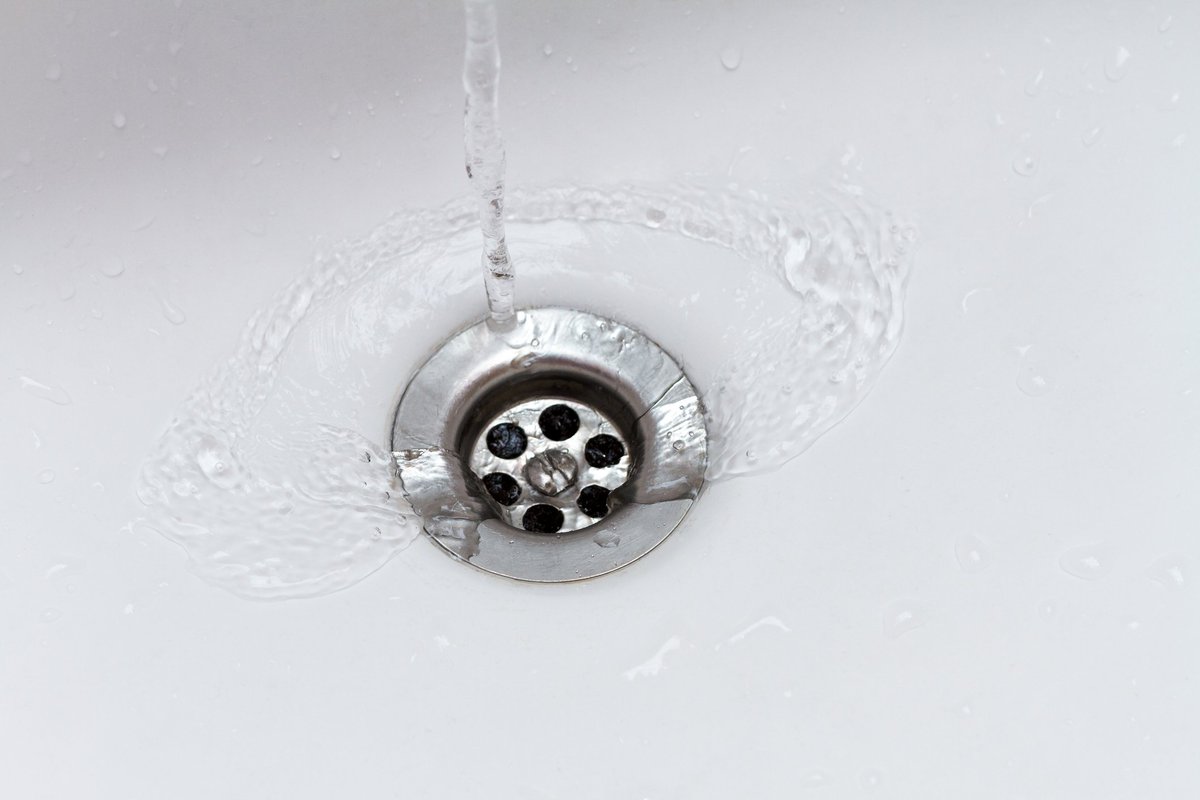 allianceonline's tweet photo. We've got some brilliant offers on branded cleaners at our @diversey shop, like the Pro Formula Domestos Drain Unblocker: providing you with fast blockage removal for all sinks, pipes &amp; drains!

Now 33% off: https://t.co/3az4e009YN

#Diversey #Domestos #Kitchen #Bathroom https://t.co/akL30m6ocF